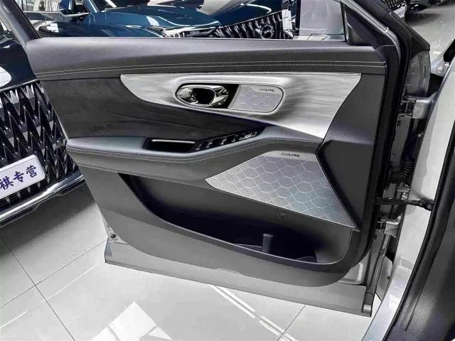 GAC Trumpchi GS8 — Фото автомобиля 10