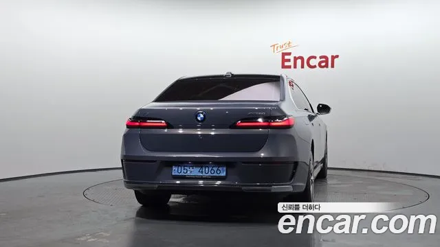 BMW i7 — Фото автомобиля 4