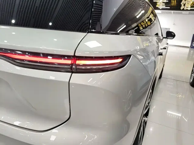 Nio ES8 — Фото автомобиля 7