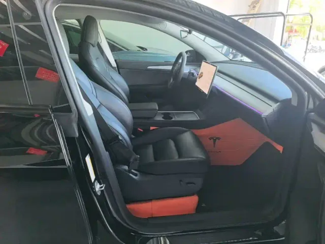 Tesla Model Y — Фото автомобиля 24