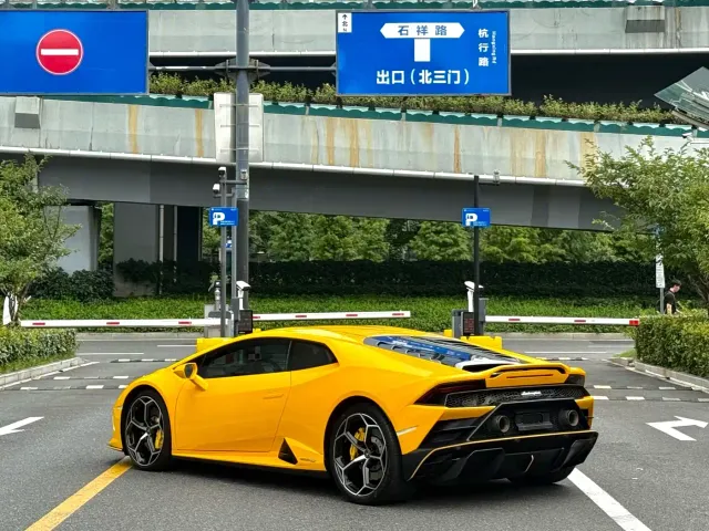 Lamborghini Huracan — Фото автомобиля 9