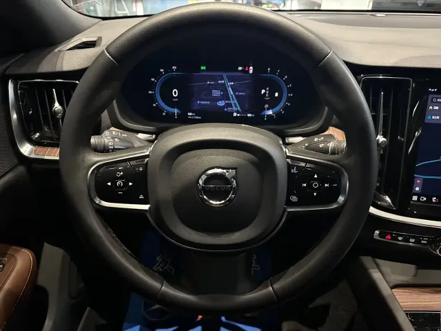 Volvo S60 — Фото автомобиля 10
