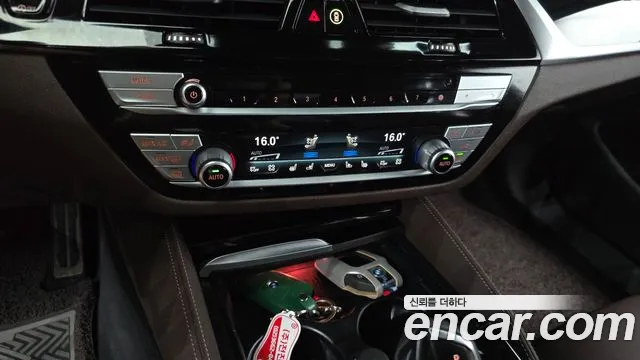 BMW 5-Series — Фото автомобиля 27