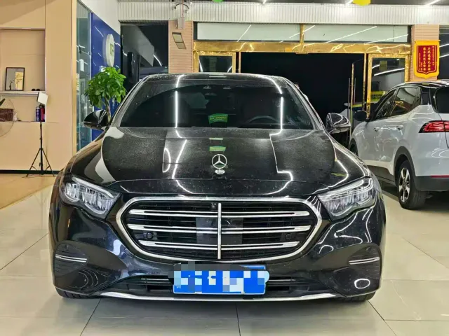 Mercedes-Benz E-Class — Фото автомобиля 2