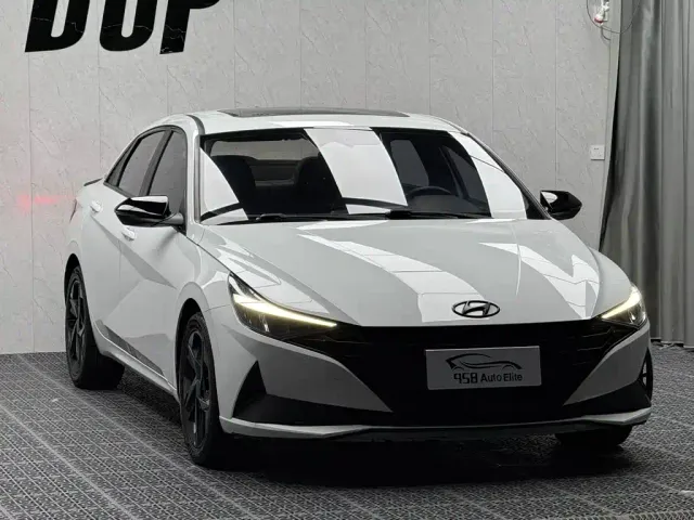 Hyundai Elantra — Фото автомобиля 3