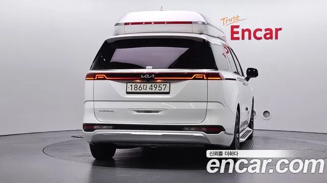 Kia Carnival Generation 4 — Фото автомобиля 4