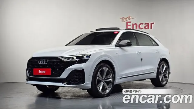 Фотография автомобиля — Audi Q8 4M