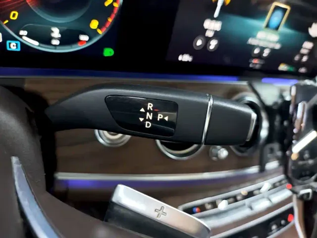Mercedes-Benz E-Class — Фото автомобиля 13