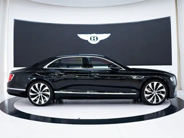 Bentley Flying Spur — Фото автомобиля 6