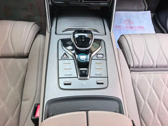 BYD Tang — Фото автомобиля 12