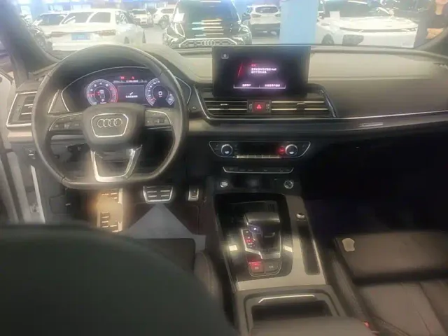 Audi Q5L — Фото автомобиля 9