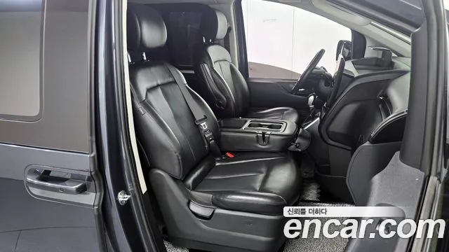 Hyundai Staria Staria 4WD Tourer 9 мест — Фото автомобиля 12