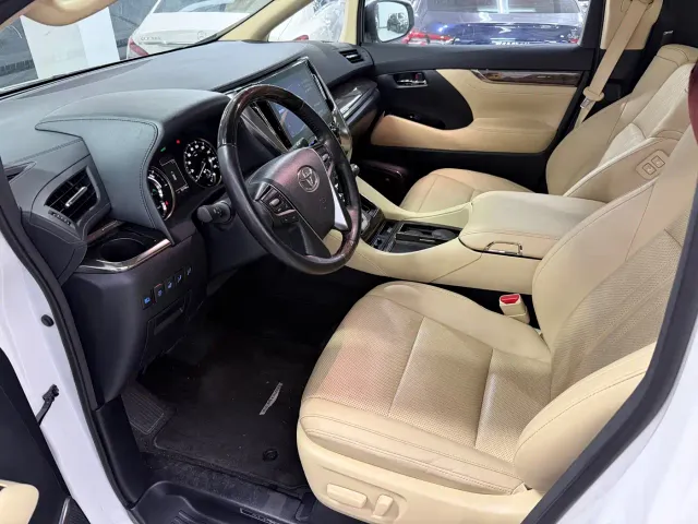 Toyota Alphard — Фото автомобиля 7