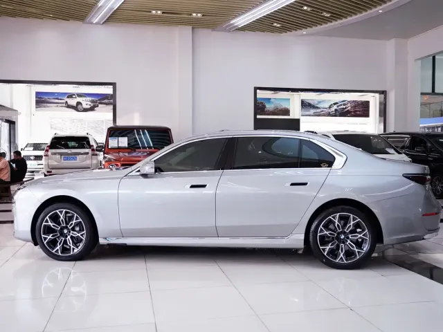 BMW 7 Series — Фото автомобиля 3