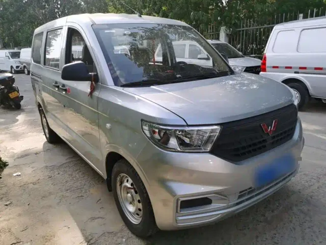 Wuling Hongguang V — Фото автомобиля 3