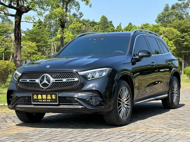 Фотография автомобиля — Mercedes-Benz GLC-Class