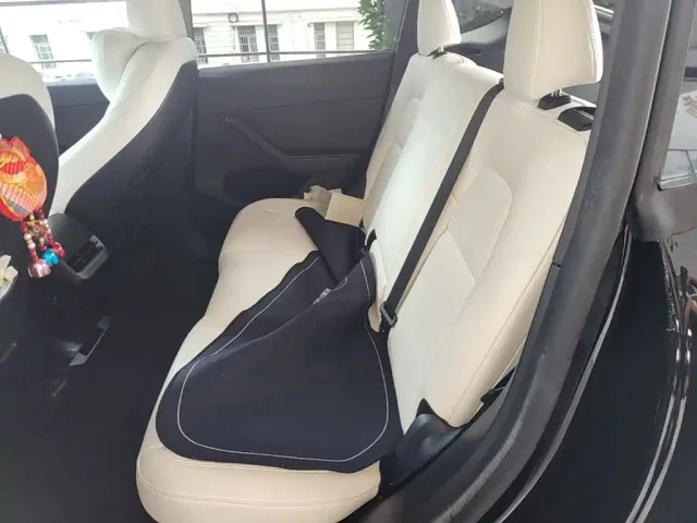Tesla Model Y — Фото автомобиля 16
