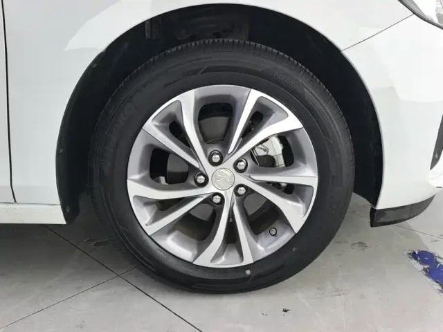 Buick Verano — Фото автомобиля 6