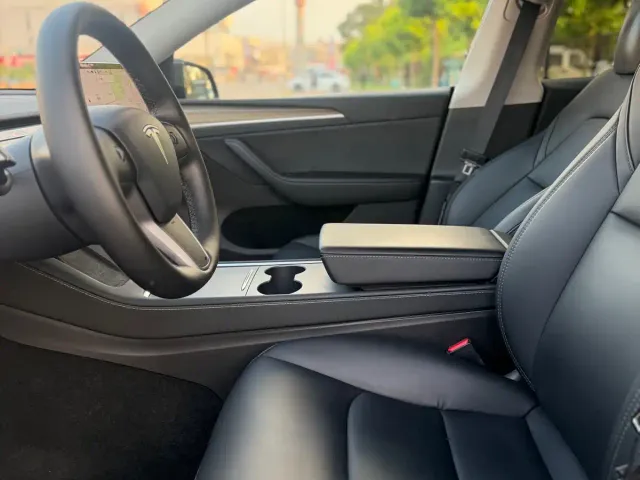 Tesla Model Y — Фото автомобиля 7