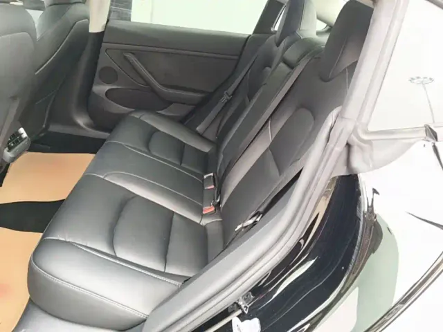 Tesla Model 3 — Фото автомобиля 16
