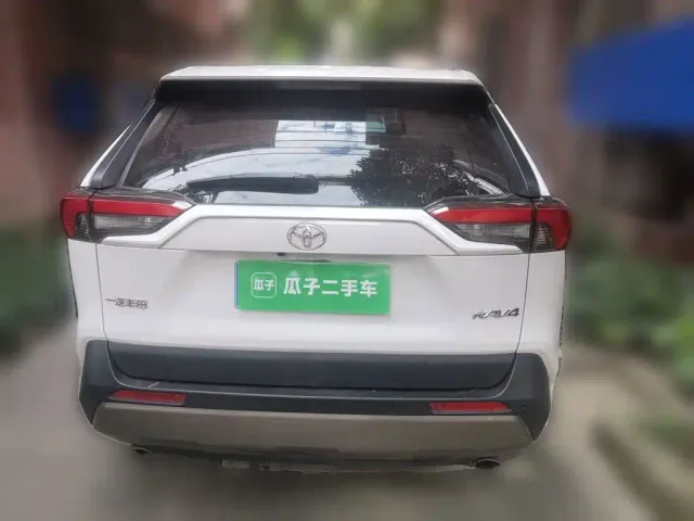Toyota RAV4 — Фото автомобиля 5