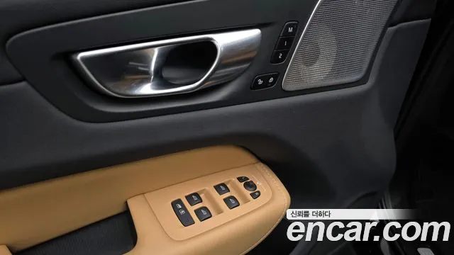 Volvo XC60 Generation 2 — Фото автомобиля 28