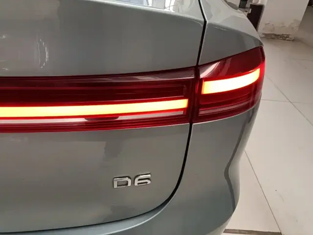 Roewe D6 — Фото автомобиля 23