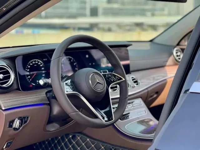 Mercedes-Benz E-Class — Фото автомобиля 6