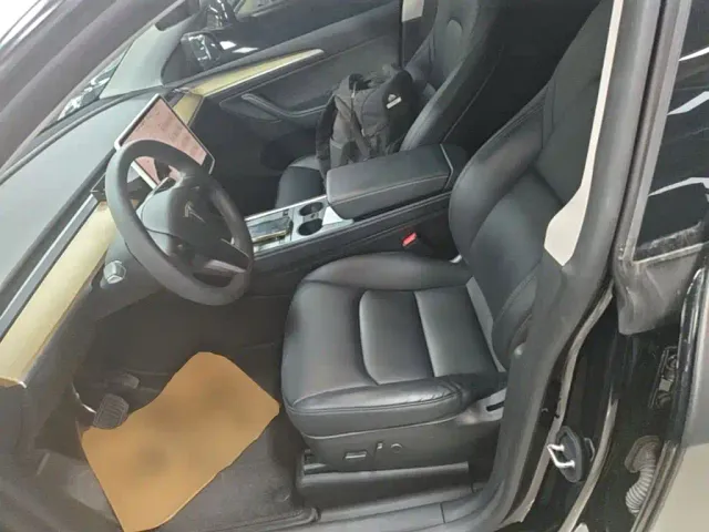 Tesla Model Y — Фото автомобиля 14