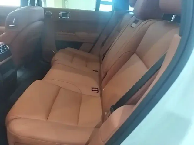 Li Auto L7 — Фото автомобиля 16