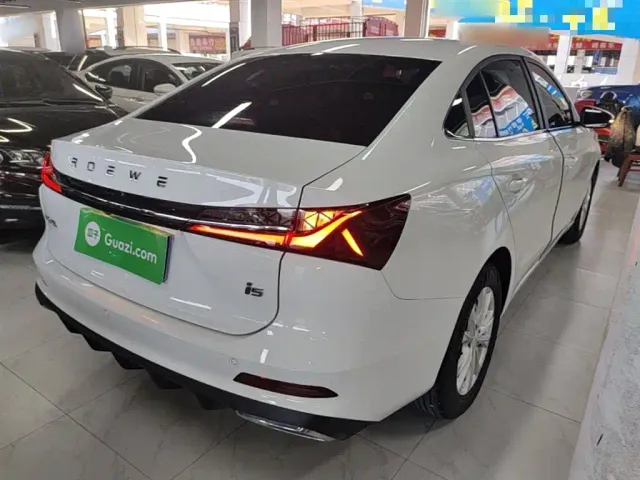 Roewe i5 — Фото автомобиля 6