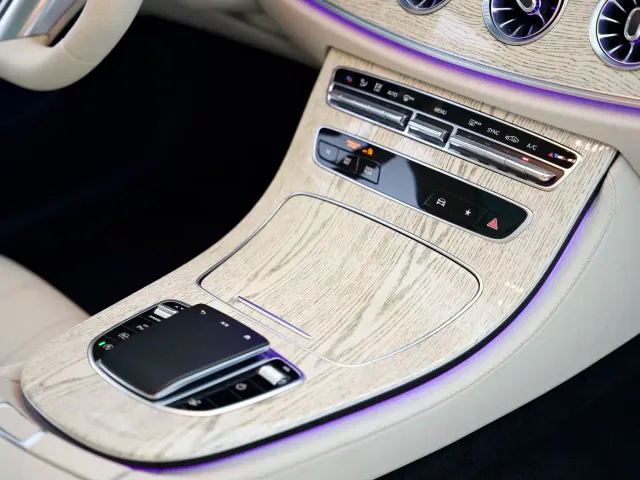 Mercedes-Benz E-Class — Фото автомобиля 5