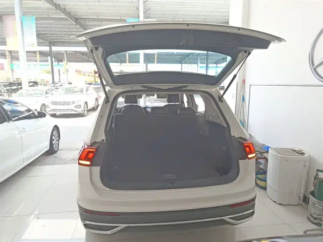 Volkswagen Tiguan L — Фото автомобиля 14
