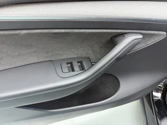 Tesla Model Y — Фото автомобиля 7