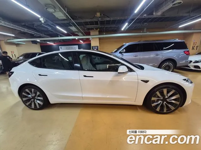 Tesla Model 3 — Фото автомобиля 5