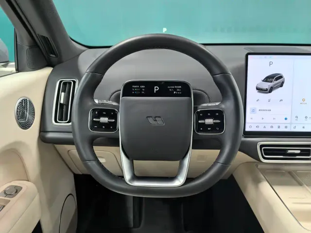 Li Auto L9 — Фото автомобиля 5