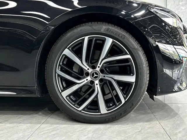 Mercedes-Benz E-Class — Фото автомобиля 16