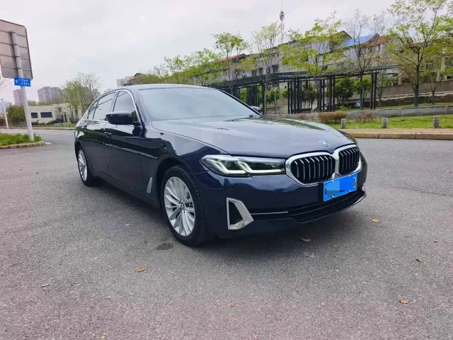 BMW 5 Series — Фото автомобиля 3