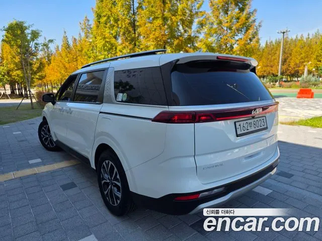 Kia Carnival Generation 4 — Фото автомобиля 4