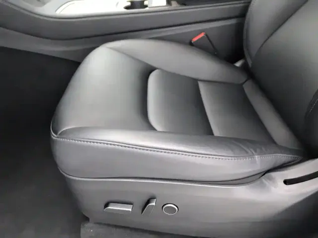 Tesla Model Y — Фото автомобиля 20