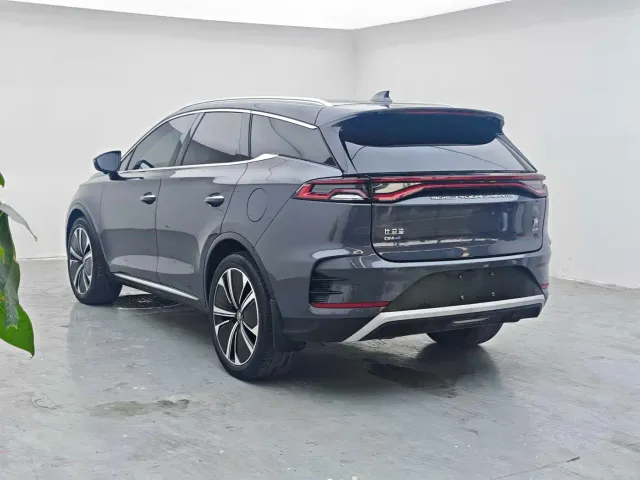 BYD Tang — Фото автомобиля 9