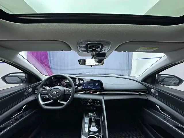 Hyundai Elantra — Фото автомобиля 11