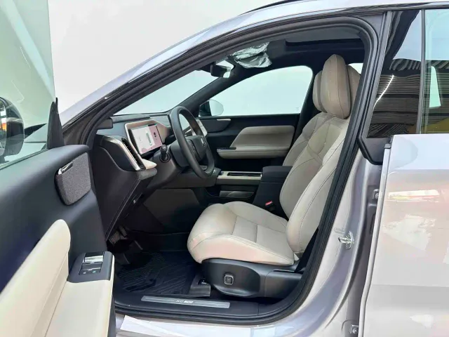 Volvo XC70 Plug-in Hybrid — Фото автомобиля 8