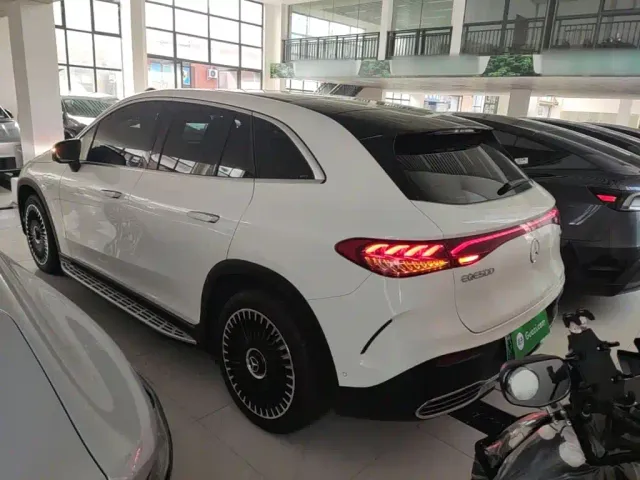 Mercedes-Benz EQE SUV — Фото автомобиля 4