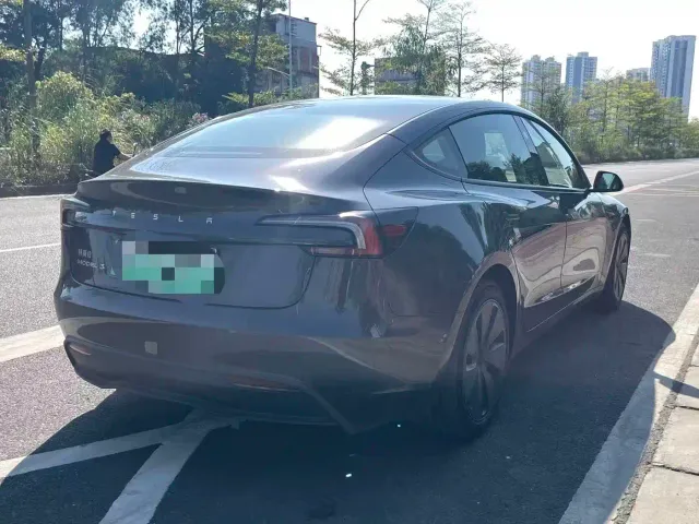 Tesla Model 3 — Фото автомобиля 7