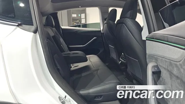 Tesla Model Y — Фото автомобиля 8
