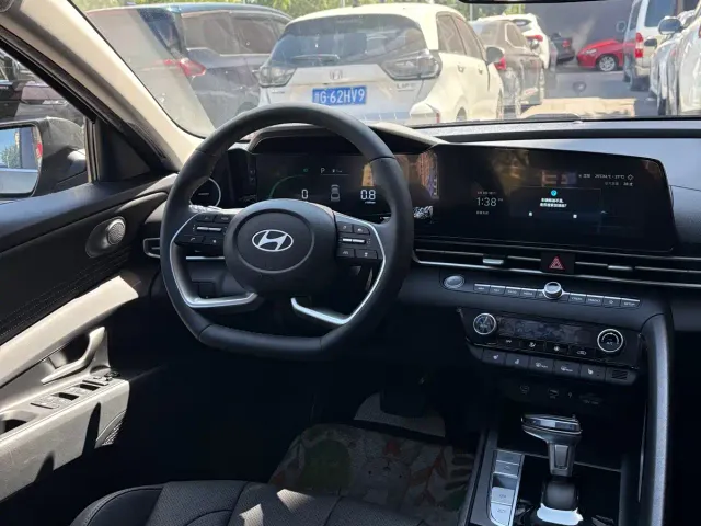 Hyundai Elantra — Фото автомобиля 9