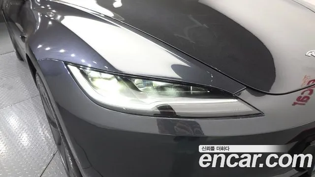 Tesla Model 3 — Фото автомобиля 7
