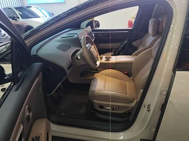 Li Auto Li Auto i6 2025 2WD Base Model — Фото автомобиля 15