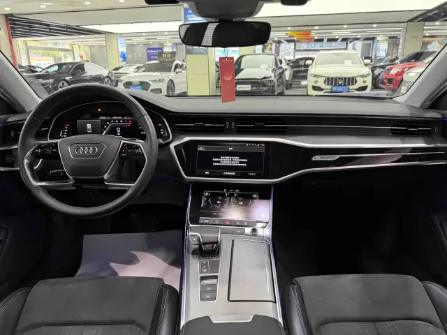 Audi A7L — Фото автомобиля 10